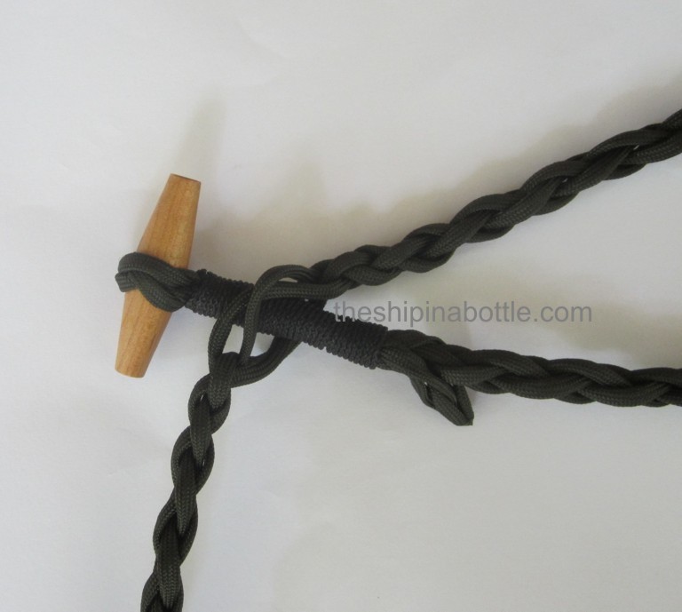 Securing the toggle in a point along the rope