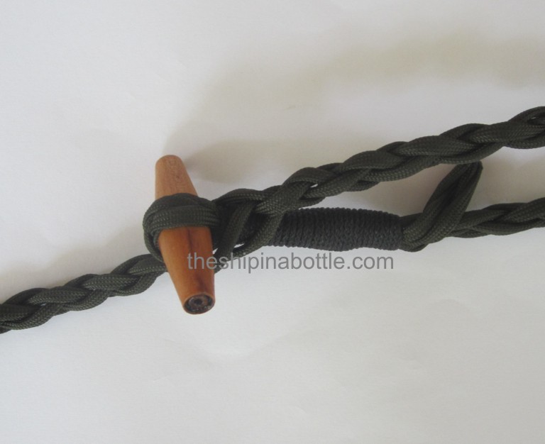 Securing the toggle in a point along the rope